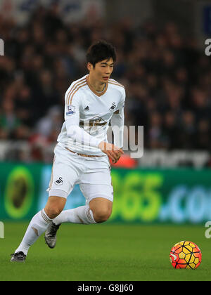 Swansea City v West Bromwich Albion - Barclays Premier League - Liberty Stadium. Swansea City's Ki Sung-yueng Stock Photo