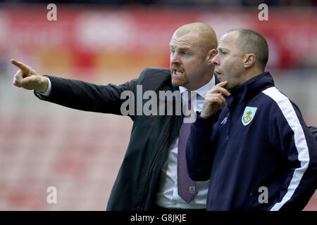 Middlesbrough v Burnley - Emirates FA Cup - Third Round - Riverside Stadium. Burnley manager Sean Dyche (left) with Assistant manager Ian Woan Stock Photo