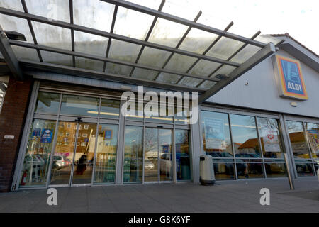 Supermarket stock. General view of an Aldi store on the Old Kent Road in London. Stock Photo