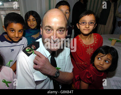 Chief Constable of Nottinghamshire Police Steve Green launches the Good Faith Ribbon Campaign, with the help of some young friends at the Jamia Al Hudaa College in Nottingham. The green ribbon will be worn to demonstrate support for Muslims and the symbol will give people the chance to show their backing for the faith community, Chief Constable Green said, in the wake of the July 7 bombings in London. Stock Photo