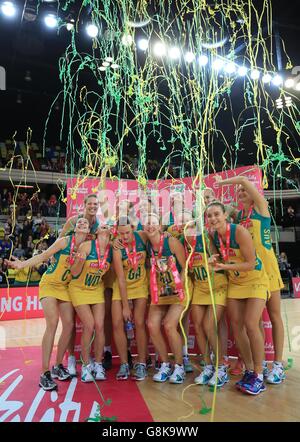 Australia captain Clare McMeniman (centre) celebrates with the trophy after winning the International Netball Series against England at The Copper Box, London. PRESS ASSOCIATION Photo. Picture date: Sunday January 24, 2016. See PA story NETBALL England. Photo credit should read: Nigel French/PA Wire. Stock Photo