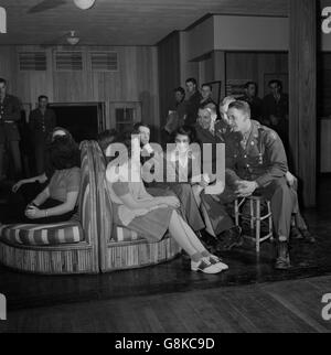 Break during Bi-Weekly 'Open House' Dance, Main Lounge of Idaho Hall, Arlington Farms, a Residence for Women who work in Government during War, Arlington, Virginia, Esther Bubley for Office of War Information, USA, June 1943 Stock Photo