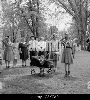 Saluting Girl Scouts at Decoration Day Ceremonies, Gallipolis, Ohio, USA, Arthur S. Siegel for Office of War Information, June 1943 Stock Photo