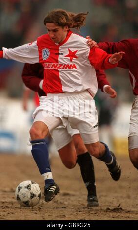 Czech Soccer - Sparta Prague v Slavia Prague. The Sparta Prague wall  defends a Slavia Prague free kick Stock Photo - Alamy