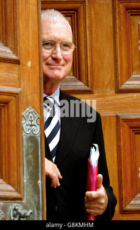 Former BBC director general Lord Birt during a photocall before giving the MacTaggart lecture at the Edinburgh Television festival in the McEwan Hall Saturday August 26 2005. PRESS ASSOCIATION Photo. Photo credit should read: David Cheskin/PA Stock Photo