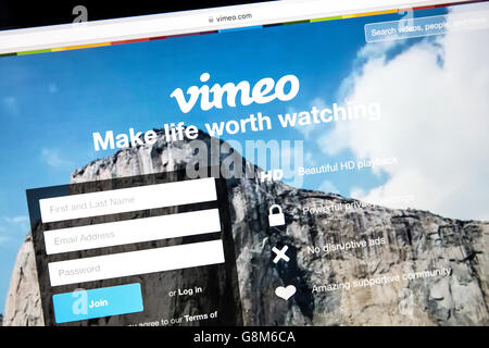 vimeo website on a computer screen Stock Photo