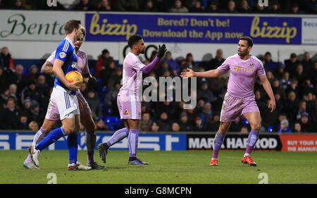 Reading's Garath McCleary (centre) celebrates scoring his side's first goal of the game against Ipswich Town with Hal Robson-Kanu (right). Stock Photo