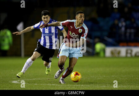 Sheffield Wednesday v Burnley - Sky Bet Championship - Hillsborough. Burnley's Andre Gray and Sheffield Wednesday's Fernando Forestieri in action Stock Photo