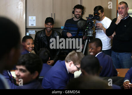 Rio Ferdinand, Founder and Trustee of the Rio Ferdinand Foundation speaks with young people during a visit to one of the Foundation's training and youth programmes. Stock Photo