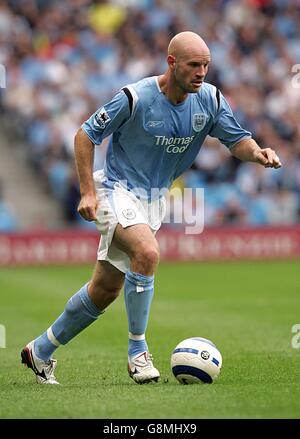 Soccer - FA Barclays Premiership - Manchester City v Portsmouth - City of Manchester Stadium. Danny Mills, Manchester City Stock Photo