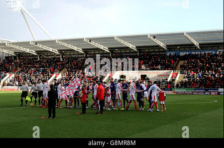 Rotherham United v Charlton Athletic - Sky Bet Championship - AESSEAL New York Stadium. The two teams shake hands before kick-off Stock Photo