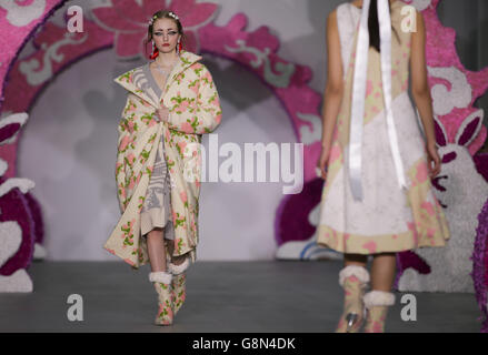 Ryan LO* Catwalk - London Fashion Week 2016 Stock Photo - Alamy