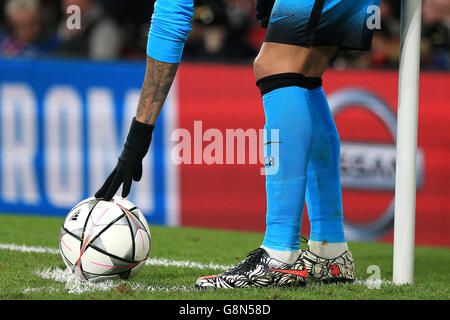 Barcelona's Neymar places the ball down for a penalty during the UEFA Champions League match at the Emirates Stadium, London. PRESS ASSOCIATION Photo. Picture date: Tuesday February 23, 2016. See PA story SOCCER Arsenal. Photo credit should read: Adam Davy/PA Wire Stock Photo