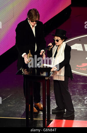 Thurston Moore presents the NME Inspiration Award to Yoko Ono on stage during the NME Awards 2016 with Austin, Texas, at the O2 Brixton Academy, London. PRESS ASSOCIATION Photo. Picture date: Wednesday February 17, 2016. See PA Story SHOWBIZ NME. Photo credit should read: Ian West/PA Wire Stock Photo