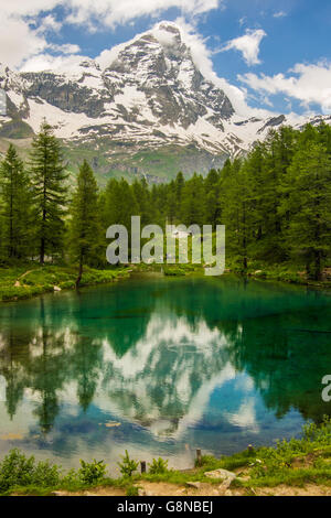 Lago Blu (Blue Lake) in the Aosta Valley, with the Cervino mountain (aka Matterhorn in Switzerland), Italy. Stock Photo