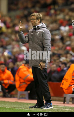 Liverpool v FC Augsburg - UEFA Europa League - Round of 32 - Second Leg - Anfield. Liverpool manager Jurgen Klopp gestures on the touchline during the UEFA Europa League match at Anfield, Liverpool. Stock Photo