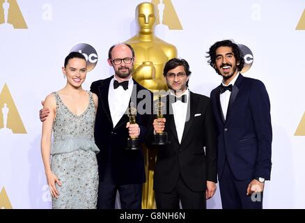 Daisy Ridley (far left) and Dev Patel (far right) present James Gay-Rees (second left) and Asif Kapadia (second right) with the Academy Award for Best Documentary Feature in the press room of the 88th Academy Awards held at the Dolby Theatre in Hollywood, Los Angeles, CA, USA, February 28, 2016. Stock Photo