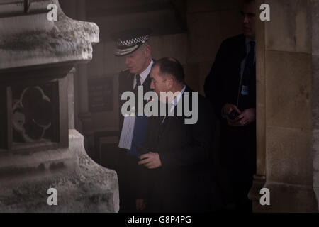Metropolitan Police commissioner Sir Bernard Hogan-Howe (left) arrives at Portcullis House, London, to give evidence to the Commons Home Affairs committee following fierce controversy about investigations linked to prominent figures. Stock Photo