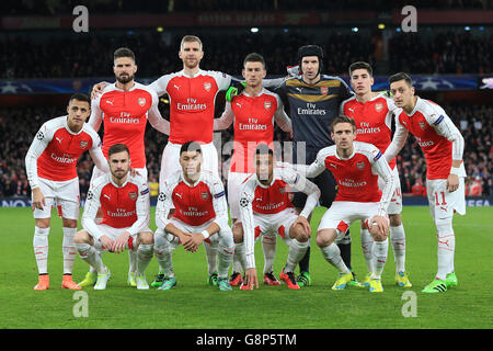 Arsenal's (Top row left-right)Alexis Sanchez, Olivier Giroud, Per Mertesacker, Laurent Koscielny, Petr Cech, Hector Bellerin, Mesut Ozil (Bottom row left-right) Aaron Ramsey, Alex Oxlade-Chamberlain, Francis Coquelin, and Nacho Monreal pose for a team photo during the UEFA Champions League match at the Emirates Stadium, London. Stock Photo