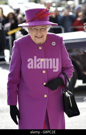 Queen Elizabeth II arrives at the Lister Community School in London, to discover more about how The Queen's Trust is supporting the work of various charities in schools. Stock Photo