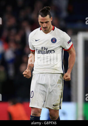 Paris Saint Germain's Zlatan Ibrahimovic celebrates victory after the UEFA Champions League, Round of Sixteen, Second Leg match at Stamford Bridge, London. Stock Photo