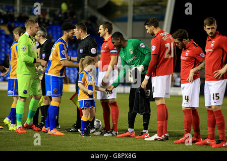 Shrewsbury Town v Coventry City - Sky Bet League One - Greenhous Meadow. The two teams shake hands before kick-off Stock Photo