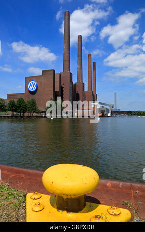 Wolfsburg, Power station of VOLKSWAGEN factory and AUTOSTADT at Mittelland Canal, Lower Saxony, Germany, Europe Stock Photo