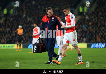 Arsenal's Gabriel Paulista leaves the pitch injured during the FA Cup, fifth round replay match at the KC Stadium, Hull. Stock Photo