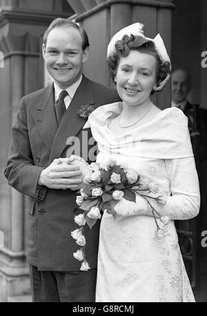 Jean Metcalfe, BBC announcer who formerly presented the London broadcast of 'Family Favourites', with her newly-wedded husband, Cliff Michelmore, announcer of the Hamburg, Germany, part of the same programme. they got married at the Congregational Church, High Street, Reigate, Surrey. Stock Photo