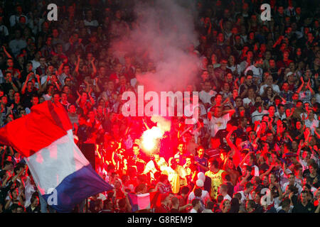 Soccer - UEFA Champions League - Group F - Olympique Lyonnais v Steaua  Bucuresti - Municipal Stade De Gerland Stock Photo - Alamy