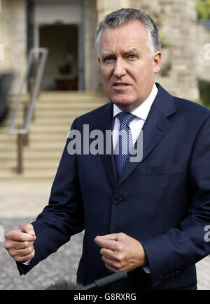 A File Picture of Northern Ireland Secretary of State Peter Hain at Stormont Castle, Dated Monday September 12, 2005 The Northern Ireland Secretary today Monday 19 September 2005 warned the IRA against any further delay in disarming.The Provisionals have been under pressure to seal their arms dumps ever since declaring in July they had abandoned violence for good. See PA Story ULSTER Decommission. Press Association Photo. photo credit should read Paul Faith/PA Stock Photo