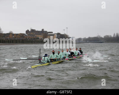 The Cambridge crew during a training session at Thames Rowing Club, London. PRESS ASSOCIATION Photo. Picture date: Saturday March 26, 2016. Photo credit should read: Scott Heavey/PA Wire. Stock Photo