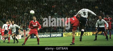 Soccer - FA Carling Premiership - Bolton Wanderers v Liverpool. Nathan Blake of Bolton Wanders (second right) beats Liverpool's Rob Jones (third right) in the air to score with a header Stock Photo