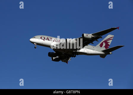 A Qatar Airways Airbus A380-861 plane with the registration A7-APE lands at Heathrow Stock Photo