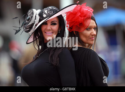 Ladies Day - Crabbie's Grand National Festival - Aintree Racecourse Stock Photo