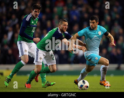 Northern Ireland v Slovenia - International Friendly - Windsor Park. Northern Ireland's Conor Washington and Slovenia's Jokic Bojan battle for the ball during an International Friendly at Windsor Park, Belfast. Stock Photo