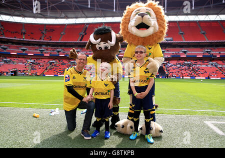 Barnsley v Oxford United - Johnstone's Paint Trophy - Final - Wembley Stadium Stock Photo