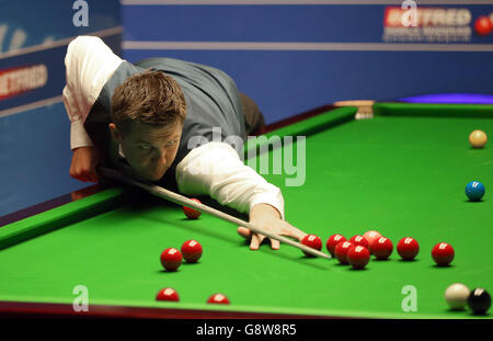 Betfred Snooker World Championship 2016 - Day Four - Crucible Theatre. Ryan Day in action against John Higgins during day four of the Betfred Snooker World Championships at the Crucible Theatre, Sheffield. Stock Photo