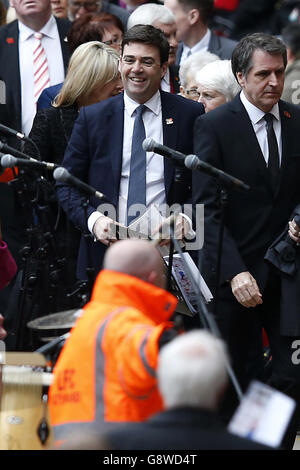 Shadow Home Secretary Andy Burnham arrives for the Hillsborough 27th Anniversary Memorial Service at Anfield, Liverpool. PRESS ASSOCIATION Photo. Picture date: Friday April 15, 2016. See PA story SOCCER Hillsborough. Photo credit should read: Peter Byrne/PA Wire. Stock Photo