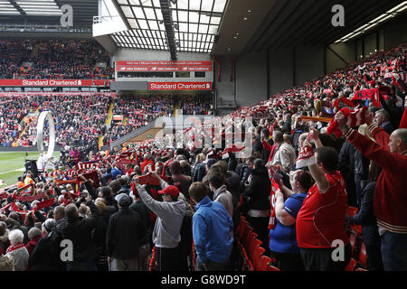 A general view of the crowd during the Hillsborough 27th Anniversary Memorial Service at Anfield, Liverpool. PRESS ASSOCIATION Photo. Picture date: Friday April 15, 2016. See PA story SOCCER Hillsborough. Photo credit should read: Peter Byrne/PA Wire. Stock Photo