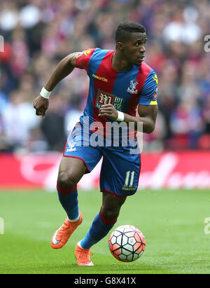 Crystal Palace's Wilfried Zaha during the Emirates FA Cup, Semi-Final match at Wembley Stadium, London. PRESS ASSOCIATION Photo. Picture date: Sunday April 24, 2016. See PA story SOCCER Palace. Photo credit should read: Adam Davy/PA Wire. RESTRICTIONS: Use subject to FA restrictions. Commercial use only with prior written consent of the FA. No editing except cropping. Call +44 (0)1158 447447 or see paphotos.com/info for full restrictions and further information. Stock Photo