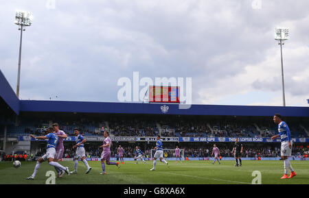 Queens Park Rangers v Reading - Sky Bet Championship - Loftus Road. A general view of Reading fans watching the action at Loftus Road Stock Photo