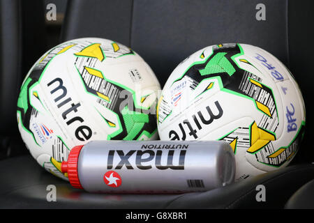 A general view of Mitre match balls in a seat during the Sky Bet Championship match at the KC Stadium, Hull. Stock Photo