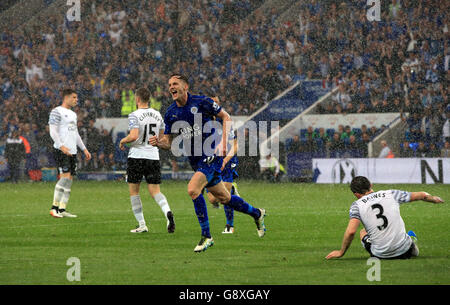 Leicester City's Andy King celebrates scoring his side's second goal of the game during the Barclays Premier League match at the King Power Stadium, Leicester. Stock Photo