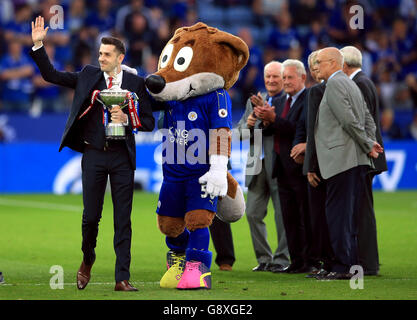 World snooker champion Mark Selby with his trophy and Leicester City mascot Filbert Fox during the Barclays Premier League match at the King Power Stadium, Leicester. Stock Photo