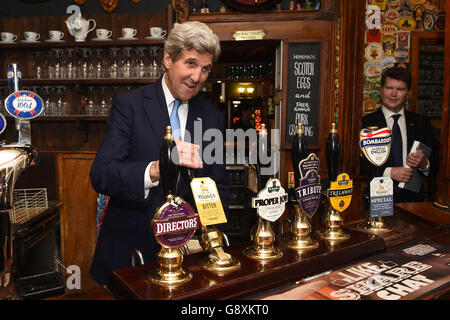 Kings Arms Pub Oxford England UK Stock Photo - Alamy