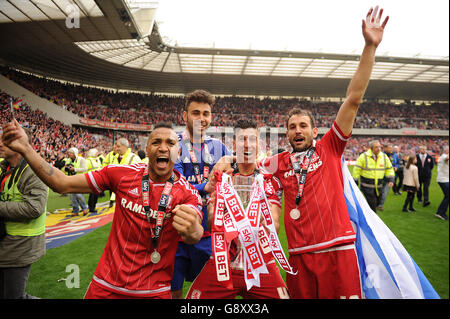 Middlesbrough's Christian Stuani (right) celebrates with Daniel Ayala (centre), Emilio Nsue (left) and Tomas Mejias and the trophy after the Sky Bet Championship match at the Riverside Stadium, Middlesbrough Stock Photo