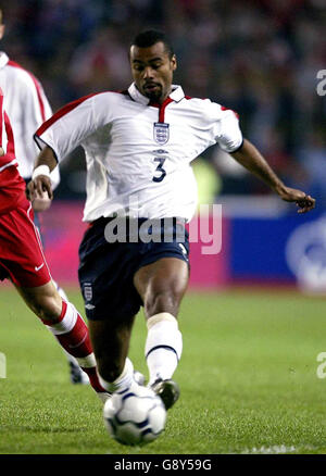 PA library file dated 11/10/2003 of England's Ashley Cole. Sven-Goran Eriksson was hit by the loss of the 'world's best left-back' as Ashley Cole joined Gary Neville on the sidelines for England's World Cup qualifier against Austria. See PA story SOCCER England. PRESS ASSOCIATION Photo. Photo credit should read: Owen Humphreys/PA. Stock Photo