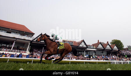 s Earl Grosvenor Handicap during Boodles City Day of the Boodles May Festival at Chester Racecourse. Stock Photo