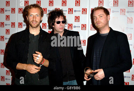 Ian McCulloch of Echo and the Bunnymen with Coldplay singer Chris Martin (left) and guitarist Jonny Berryman (right) displaying Coldplay's award for Best Act in the World, during the annual Q Awards 2005, the music magazine's annual awards ceremony, at the Grosvenor House Hotel, central London, Monday 10 October 2005. See PA story SHOWBIZ Q. PRESS ASSOCIATION Photo. Photo credit should read: Ian West/PA Stock Photo